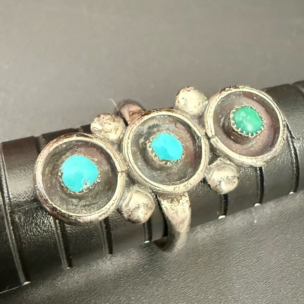 Vintage Unsigned Zuni Native American 3-Row Green Blue Turquoise Ring Size 6 4g. - Picture 13 of 14